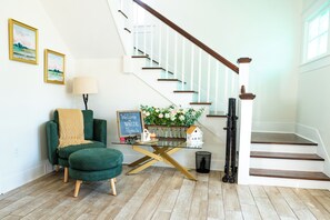 Interior - White Magnolia Galveston, Families, Brides, Girls trip (Galveston)