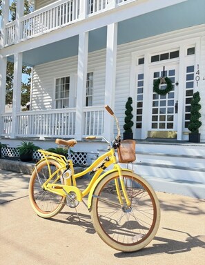 Exterior detail - White Magnolia Galveston, Families, Brides, Girls trip (Galveston)