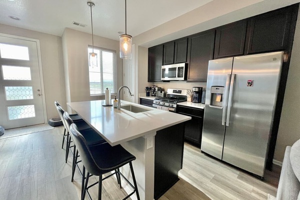 Køleskab, mikrobølgeovn, ovn, kogeplade