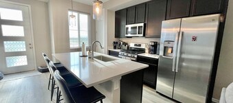 Views and Adventure Awaits - Beautiful Townhome near Denver Int'l Airport