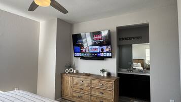 3 bedrooms, iron/ironing board, travel crib, WiFi
