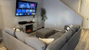 Smart TV, fireplace, stereo