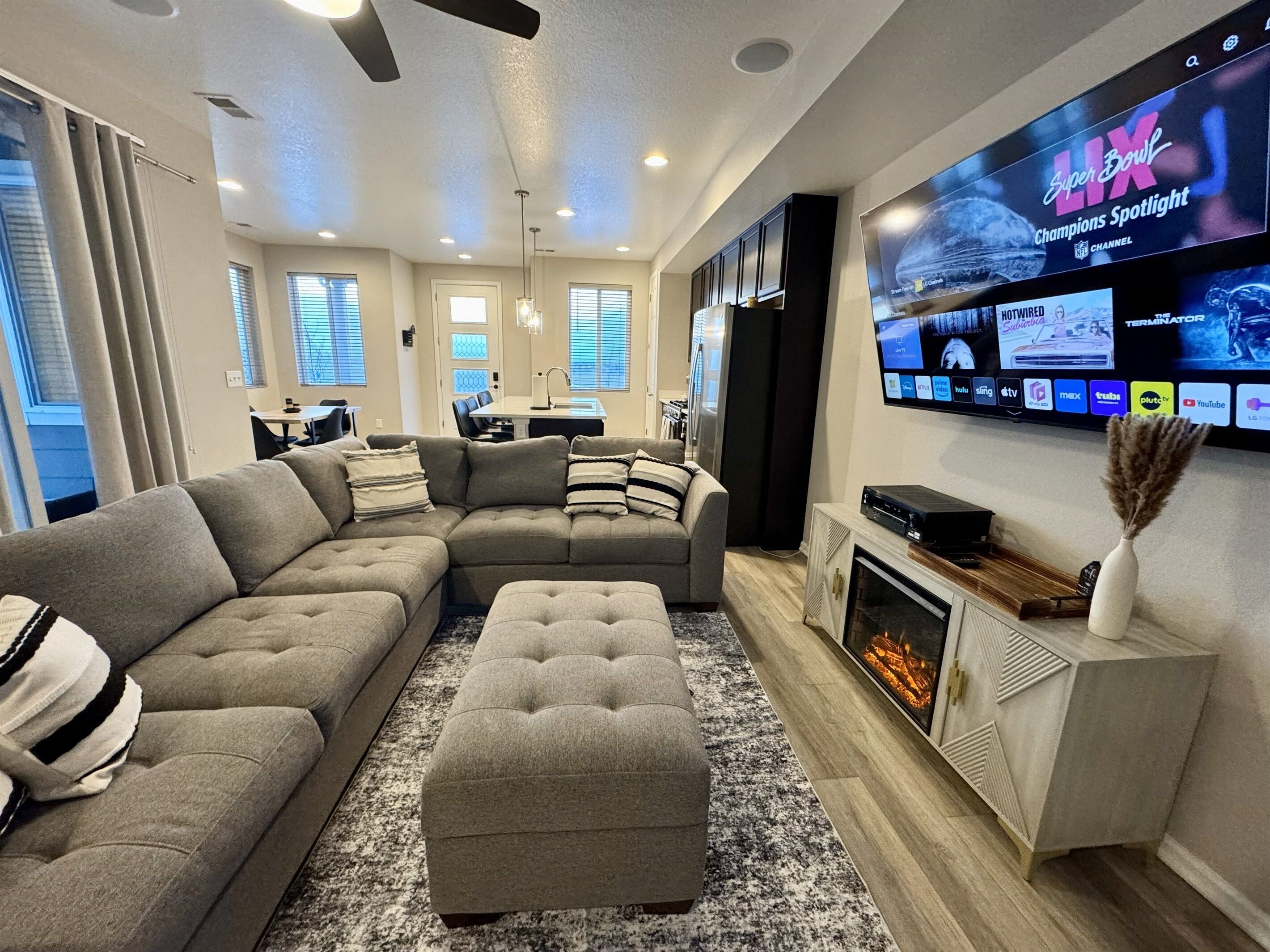 TV, fireplace