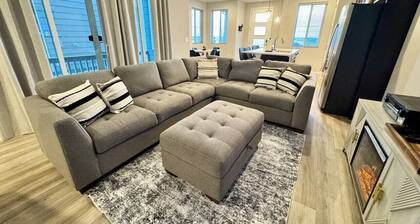 Views and Adventure Awaits - Beautiful Townhome near Denver Int'l Airport