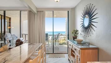 Condo, varias camas (Surfside Resort #404) | Interior