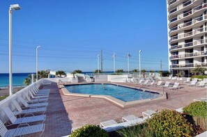 คอนโด, หลายเตียง (Surfside Resort #404) | สระว่ายน้ำ | สระว่ายน้ำกลางแจ้ง, สระน้ำอุ่น