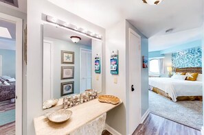 Apartment, Mehrere Betten (Surfside Resort #404) | Innenbereich