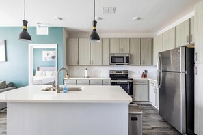 Kühlschrank, Esstisch