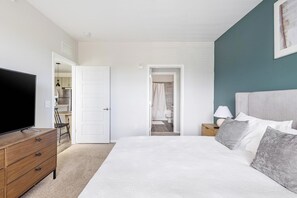 2 habitaciones, escritorio, tabla de planchar con plancha y wifi