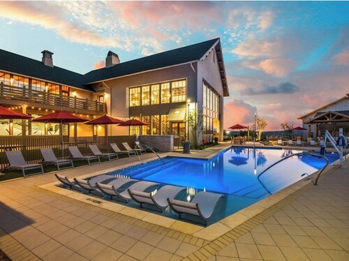 Landing | Modern 1BD, Game Room, Pool