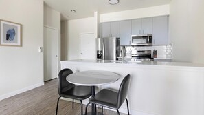 Dining - Landing | Amazing 2BD, Gym (Portland)