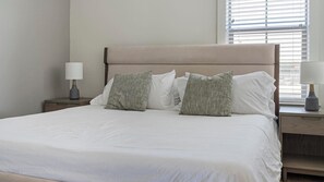 1 habitación, escritorio, tabla de planchar con plancha y wifi 