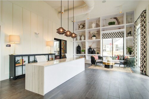 Landing | Chic 2BD, Clubhouse, Yoga Studio