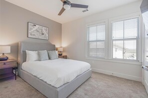 2 bedrooms, desk, iron/ironing board, WiFi - Landing | Modern 2BD, Pool, Clubhouse (San Antonio)