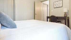 1 soverom, skrivebord, strykejern/-brett og wi-fi