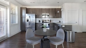 Private kitchen - Landing | Modern 1BD, Clubhouse, Gym (San Antonio)