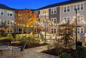 Outdoor dining - Landing | Stunning 2BD, Pool, Gym (Matthews)