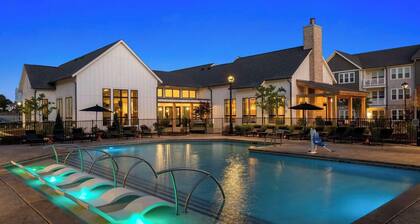 Landing at Chestnut Farm - 2 Bedrooms in Stallings