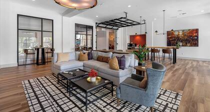 Landing | Chic 2BD, Gym, Pool