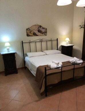 2 chambres, fer et planche à repasser, Wi-Fi, draps fournis