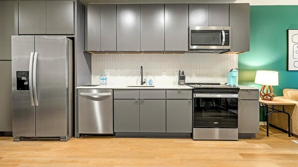 Kühlschrank, Esstisch