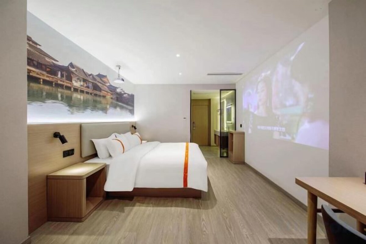 Featured Room (Double Bed)