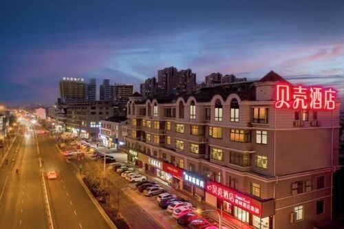 Shell Hotel (Jingjiang Taihe Wuyue Plaza Bus Station)