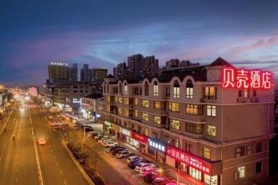 Shell Hotel (Jingjiang Taihe Wuyue Plaza Bus Station)