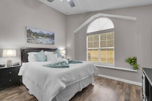 3 soveværelser, skrivebord, strygejern/strygebræt, weekendseng