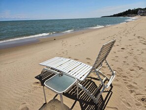 Plage à proximité, chaise longue