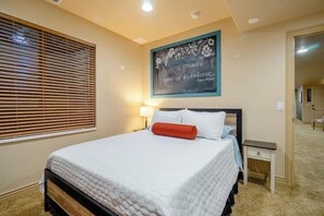 5 bedrooms, desk, iron/ironing board, travel crib - Gather & Stay : A Home Designed for Togetherness! (Orem)