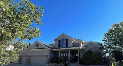 Gather & Stay : A Home Designed for Togetherness!