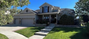 Elegant Retreat & Small Gathering Home-Waffles too