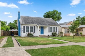 Exterior - Evergreen Manor Private Pool 3BR No Stairs Retreat (San Antonio)