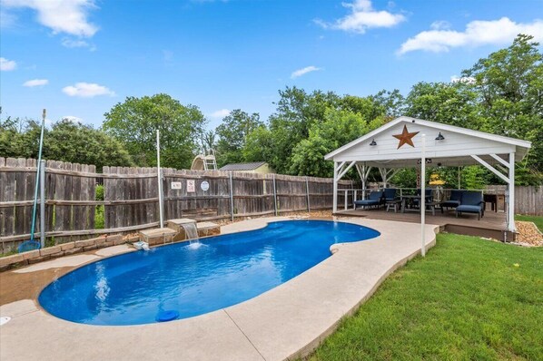 Pool - Evergreen Manor Private Pool 3BR No Stairs Retreat (San Antonio)