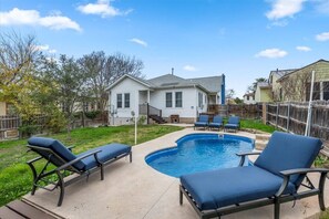 Pool - Evergreen Manor Private Pool 3BR No Stairs Retreat (San Antonio)