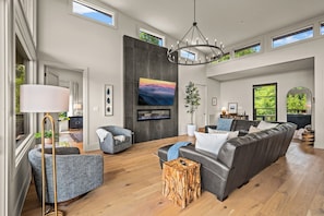 Smart TV, fireplace