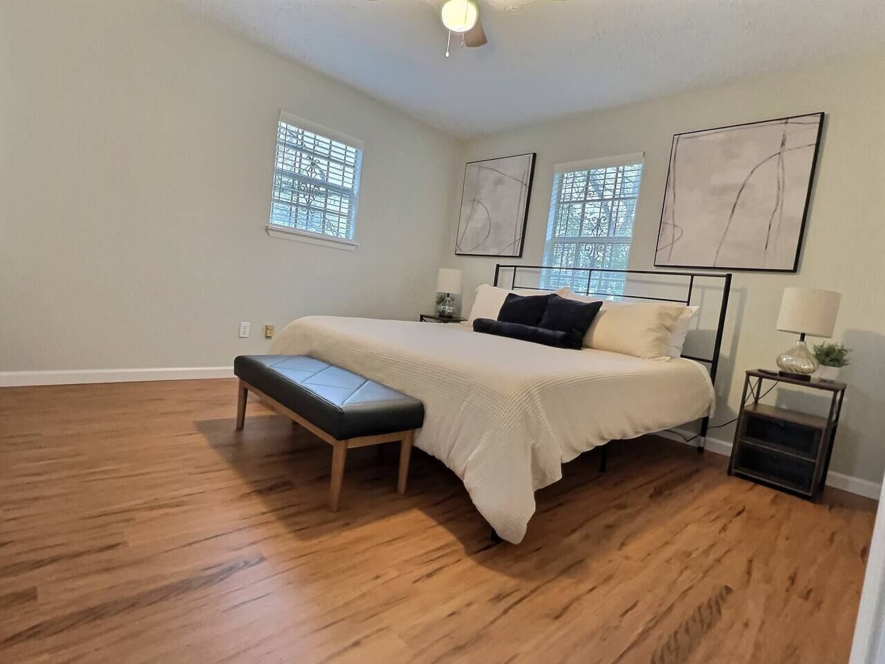 4 soverom, strykejern/-brett, wi-fi (inkludert) og sengetøy