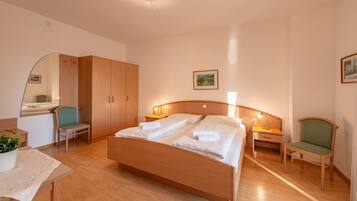 1 bedroom, WiFi (free), bed sheets