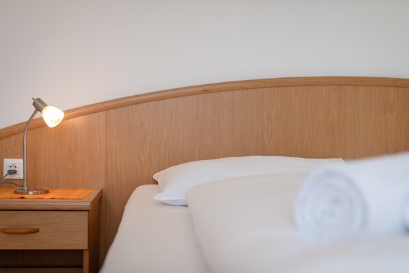 2 bedrooms, WiFi (free), bed sheets