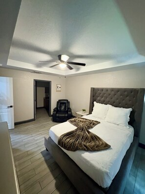 4 Schlafzimmer, Schreibtisch, Bügeleisen/Bügelbrett, kostenloses WLAN
