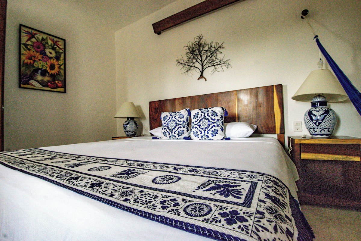 Desk, laptop workspace, WiFi (free), bed sheets