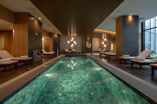 Indoor pool, sun loungers