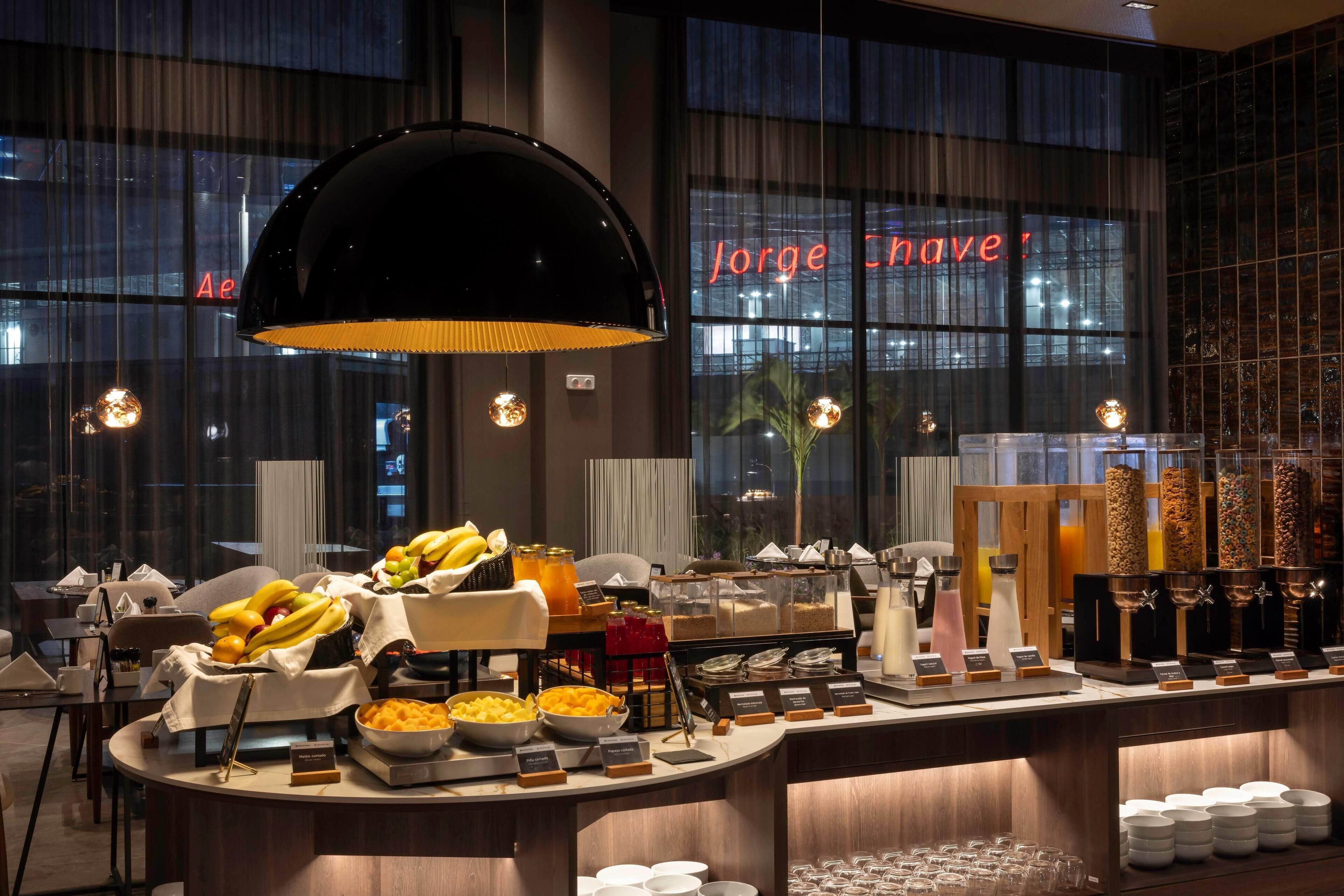 2 개의 레스토랑, 아침 식사 제공