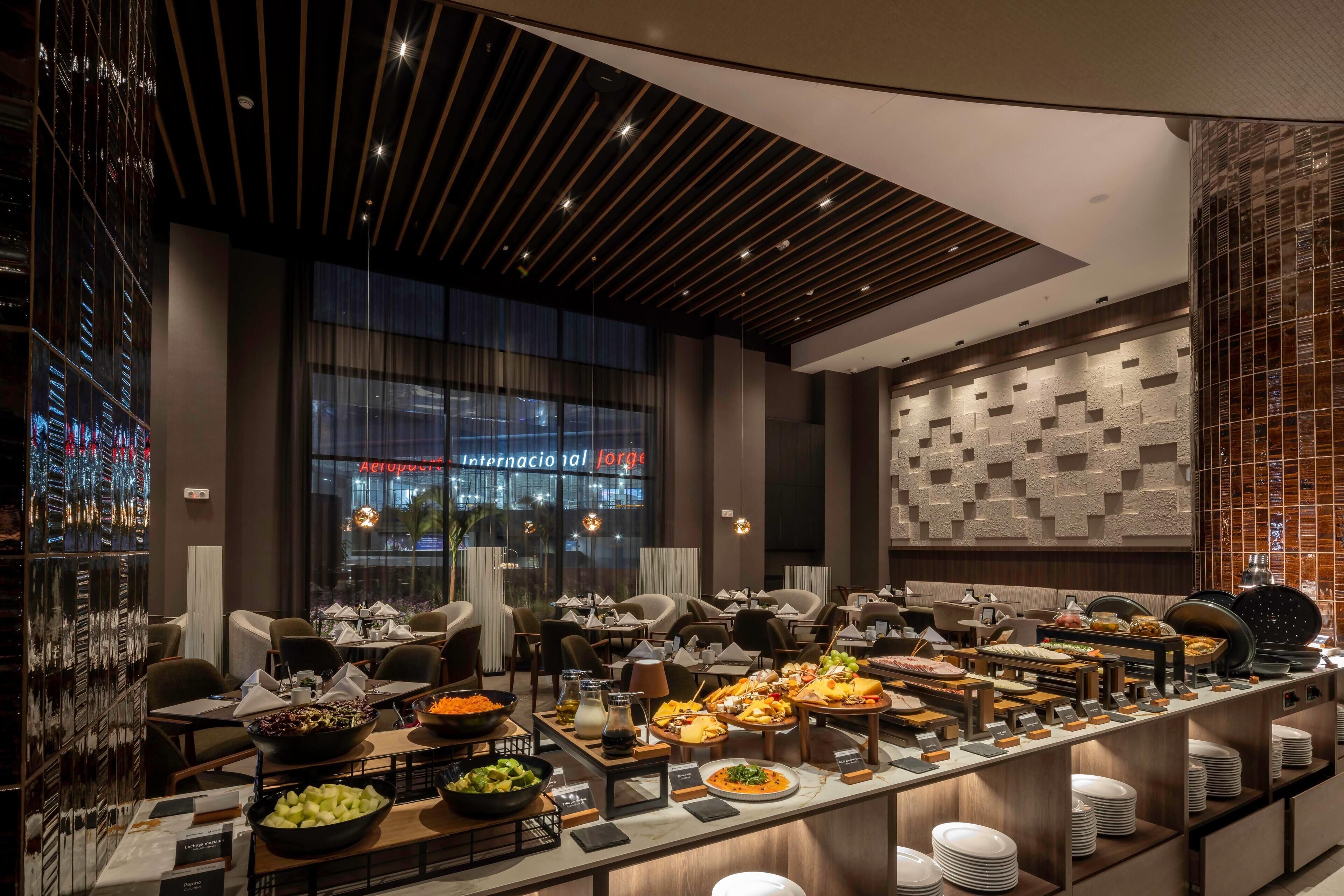 2 restaurants; breakfast, lunch and dinner served 