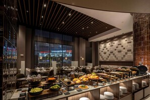 2 restaurants; breakfast, lunch and dinner served  - Wyndham Grand Costa Del Sol Lima Airport (Callao)