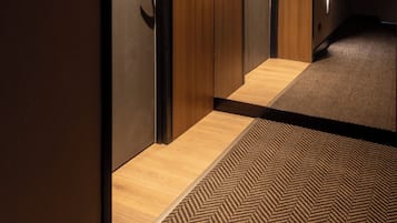 Superior Room, 1 Katil Raja (King), Non Smoking | Peralatan tempat tidur premium, gebar bulu kapas, busa memori, bar mini