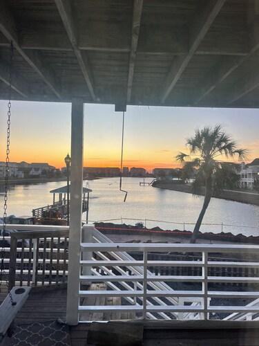 Gorgeous Lake Views. Walk to the beach, boardwalk, Farmers Market & more!