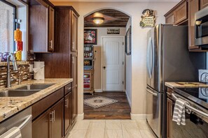 Fridge, microwave, oven, stovetop - Rock and Roll Resort Style Home, Harley Bar Casino, Amazing Pool & Jacuzzi (Lake Havasu City)