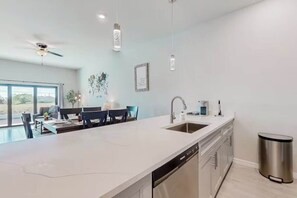 Fridge, microwave, oven, stovetop - Charming Waterfront Retreat (Cape Coral)